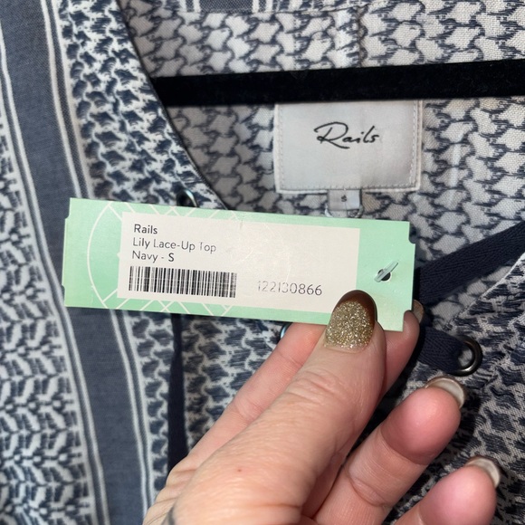 Rails Lily Lace-Up Top Navy White Print Size Small NWT Flawed Rayon Blouse - Picture 3 of 8